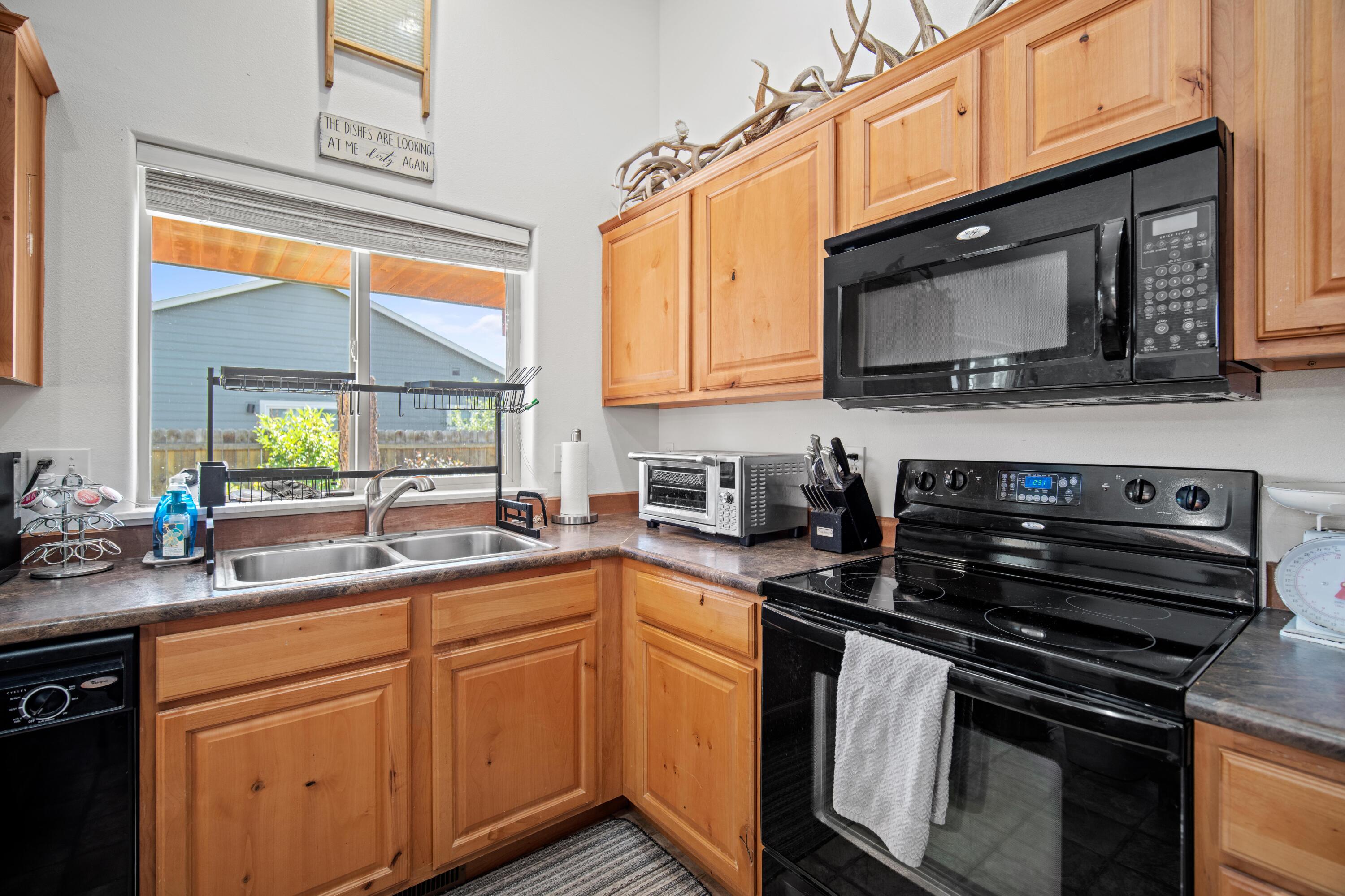 16461 Riley Drive La Pine, OR 97739 - Photo 5 of 36 16461 Riley Drive-14