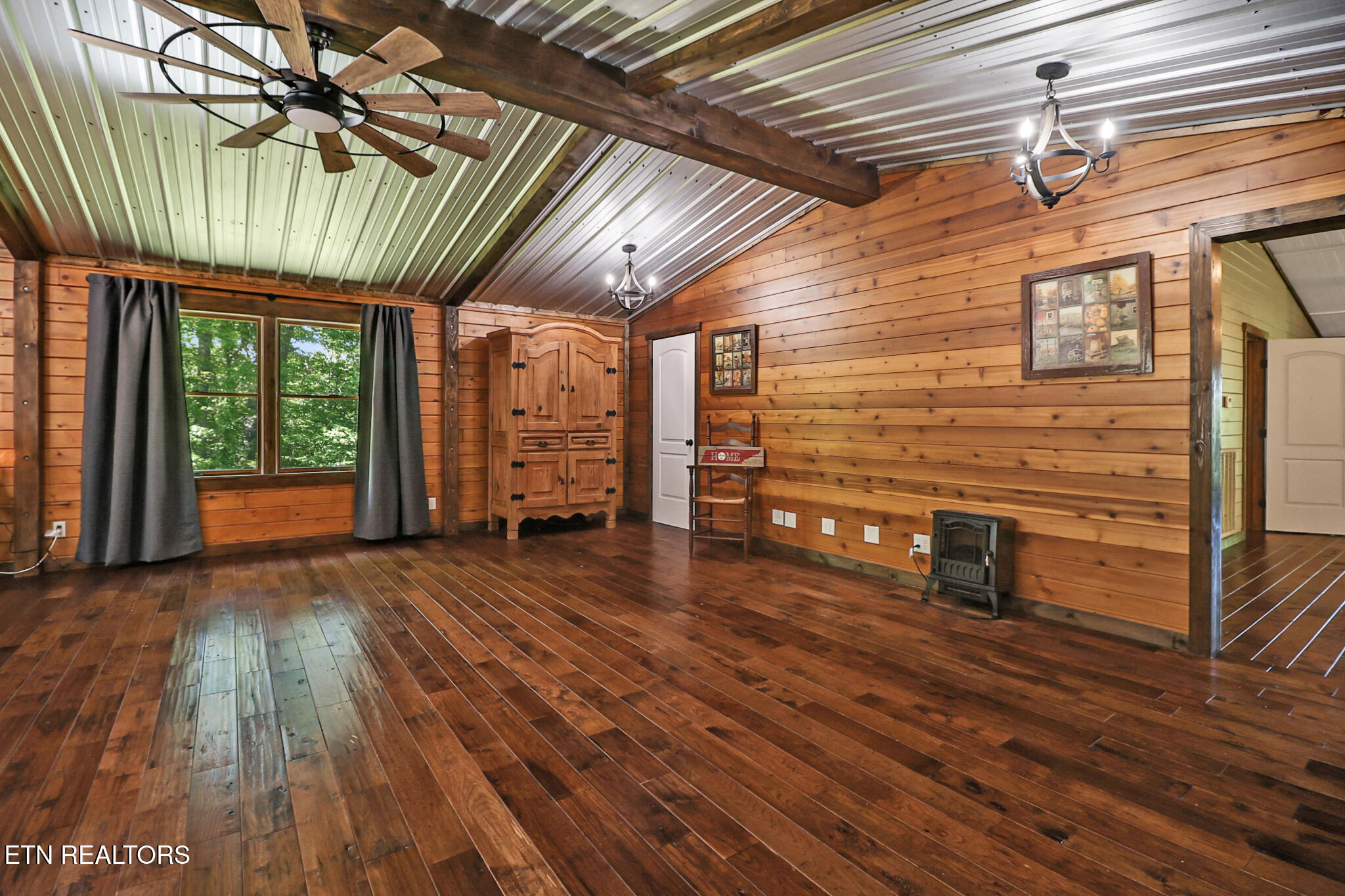 133 Hickory Flats Road Harriman, TN 37748 - Photo 20 of 57 Entry Room View 3