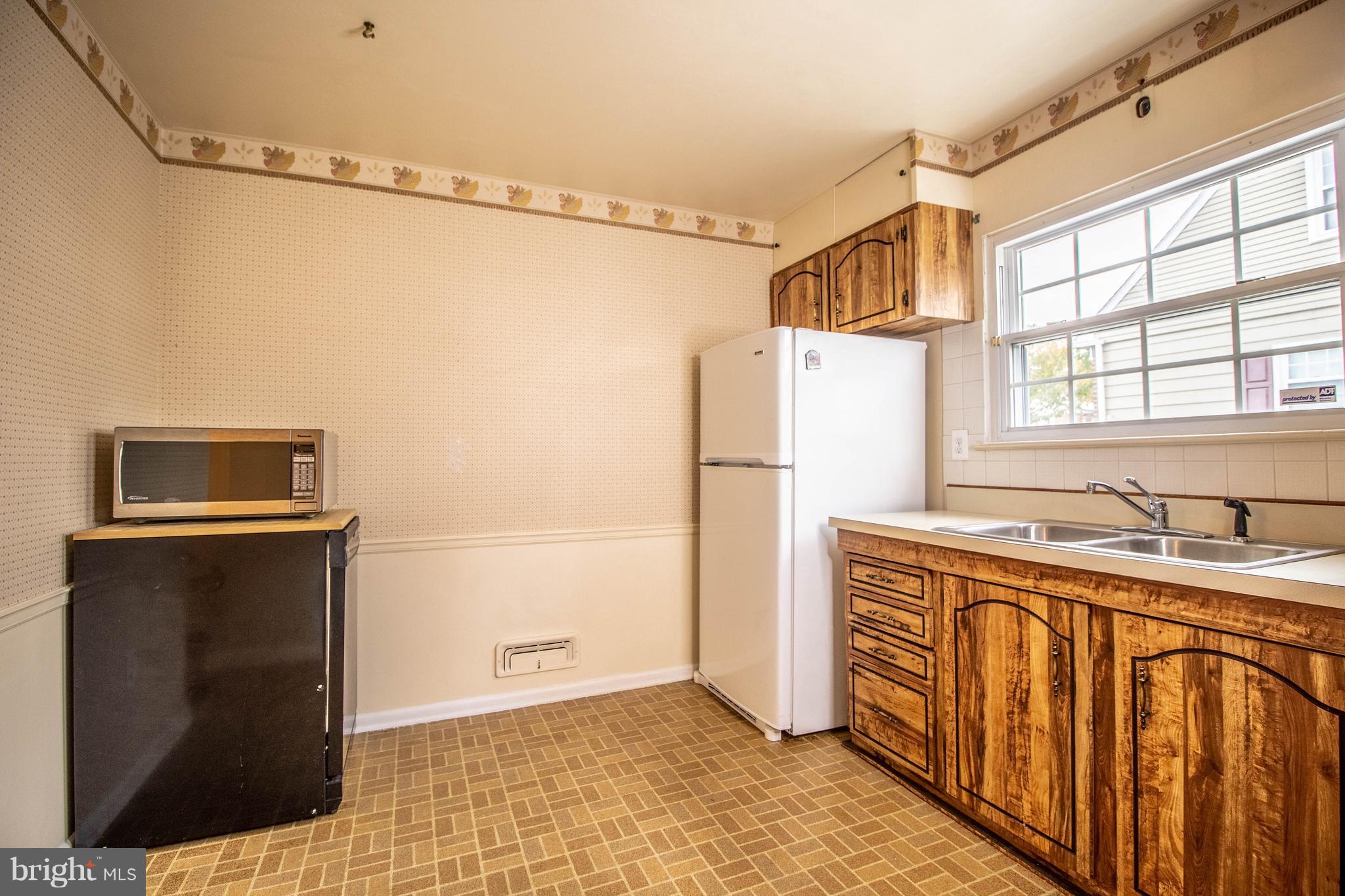 1213 Canberwell Road Baltimore, MD 21228 - Photo 12 of 30 Kitchen