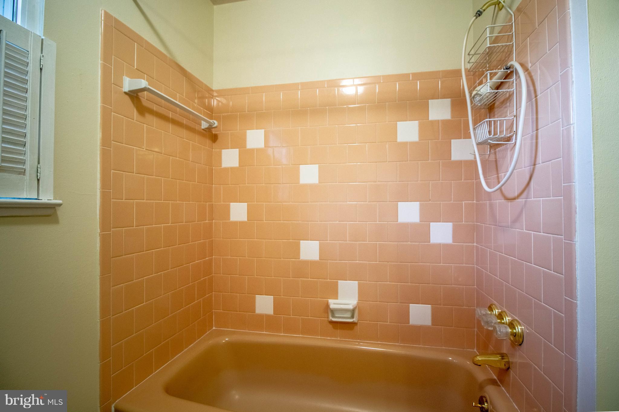 1213 Canberwell Road Baltimore, MD 21228 - Photo 14 of 30 Bathroom