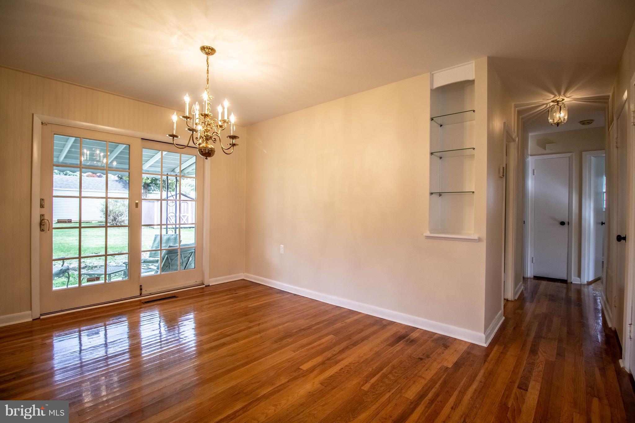1213 Canberwell Road Baltimore, MD 21228 - Photo 5 of 30 Dining Room!