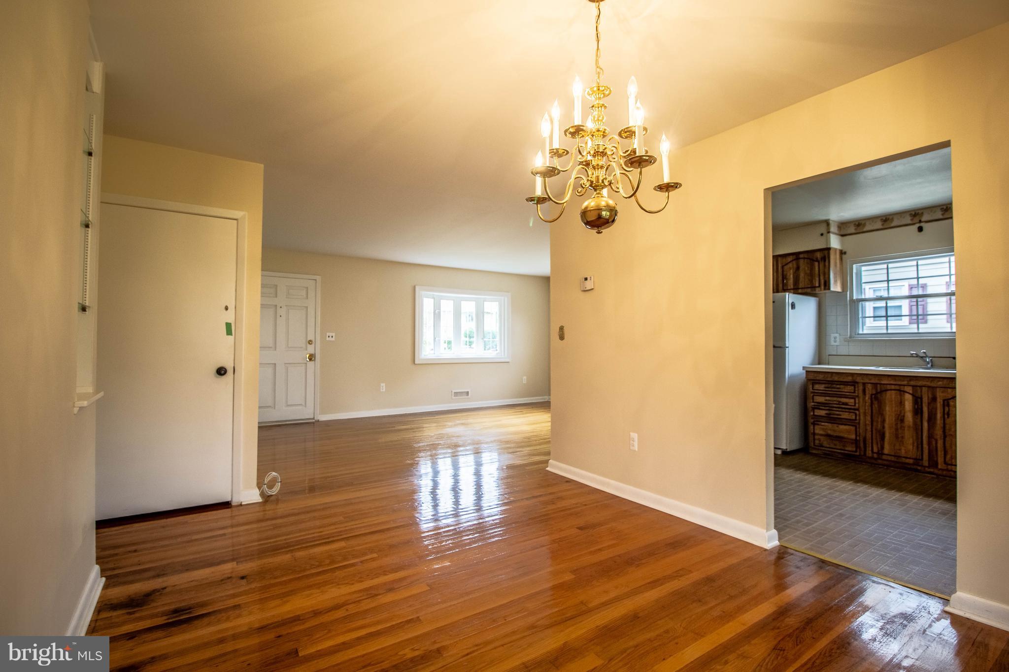 1213 Canberwell Road Baltimore, MD 21228 - Photo 9 of 30 Dining Room