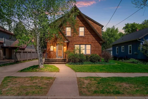 $290,750 | 1128 West Winnebago Street, Appleton, WI 54914