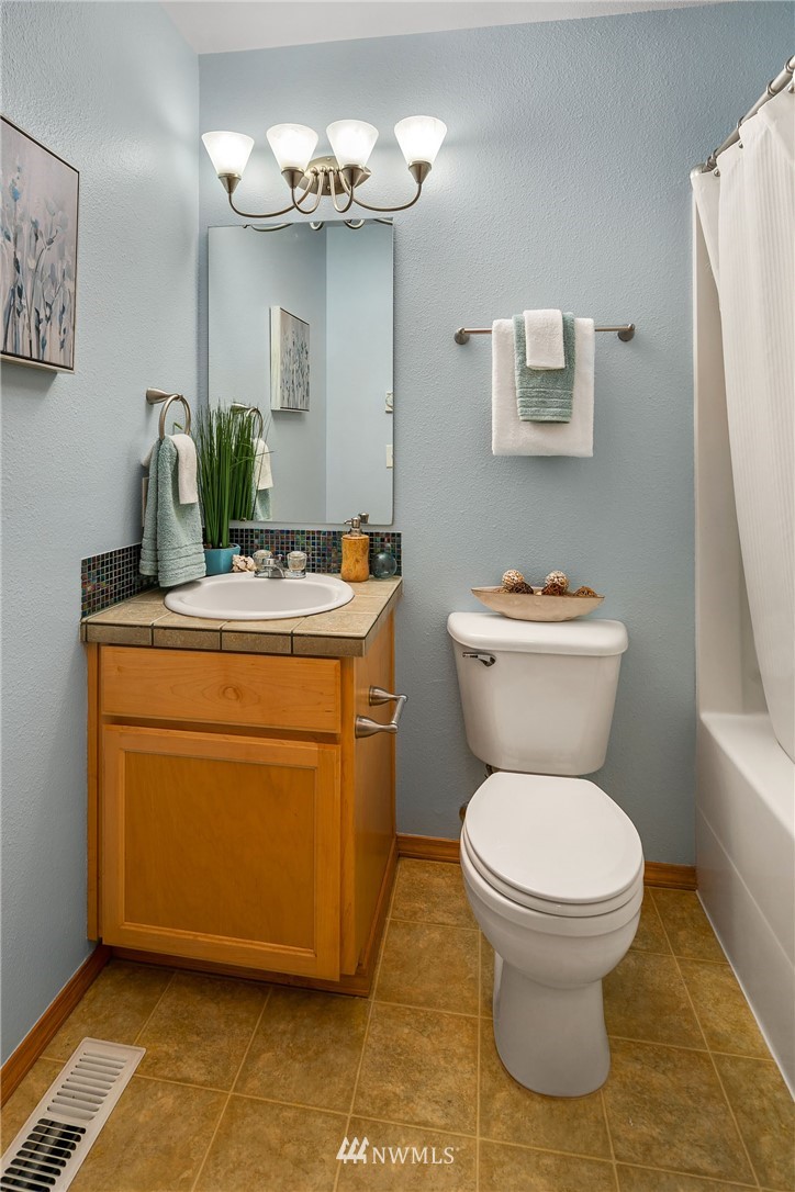 17138 114th Lane Southeast Renton, WA 98055 - Photo 12 of 19 Gallery Image 12