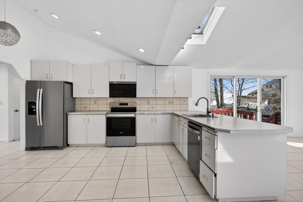 25 Gloversbrook Road Randolph, MA 02368 - Photo 6 of 40