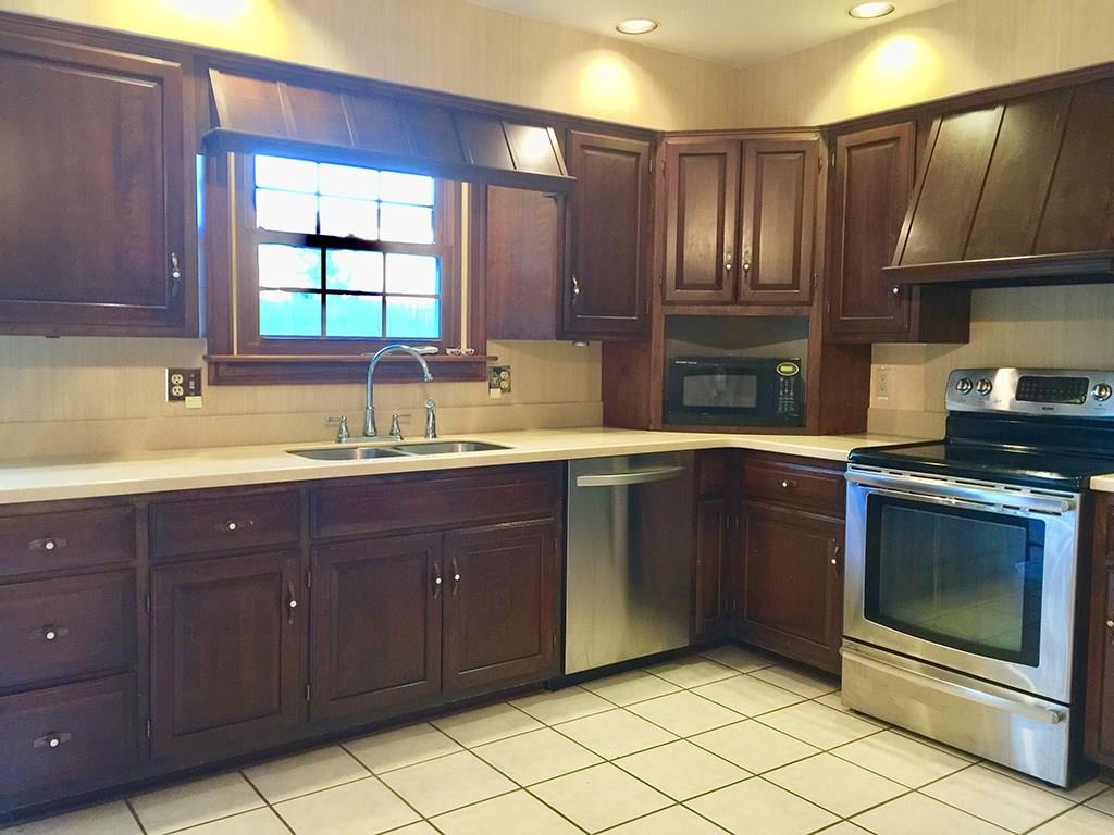 11 Stonegate Road Indiana, PA 15701 - Photo 6 of 20 Kitchen