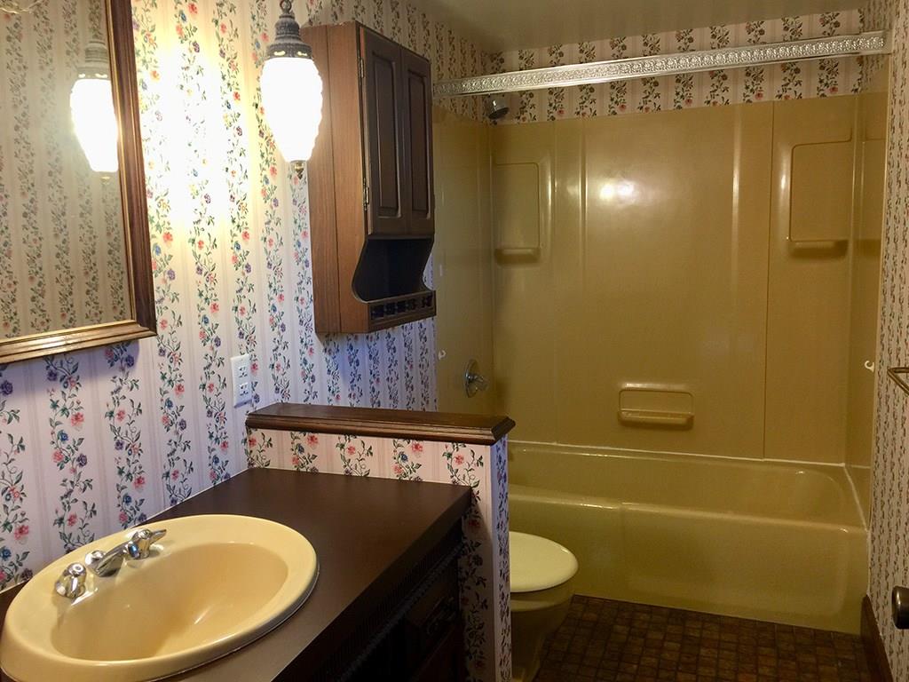 11 Stonegate Road Indiana, PA 15701 - Photo 9 of 20 Bathroom