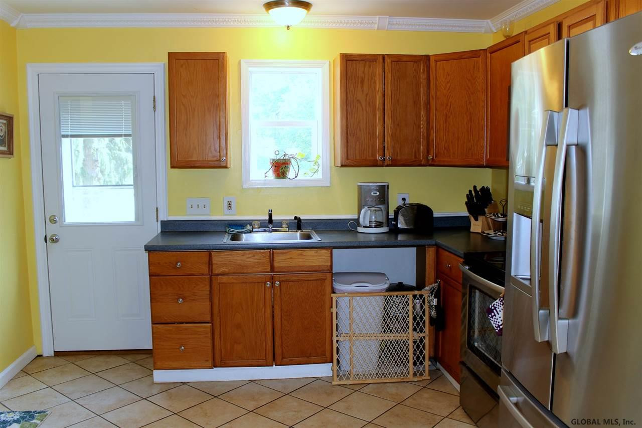 126 Clayton Road Schenectady, NY 12304 - Photo 10 of 25 Photo 10