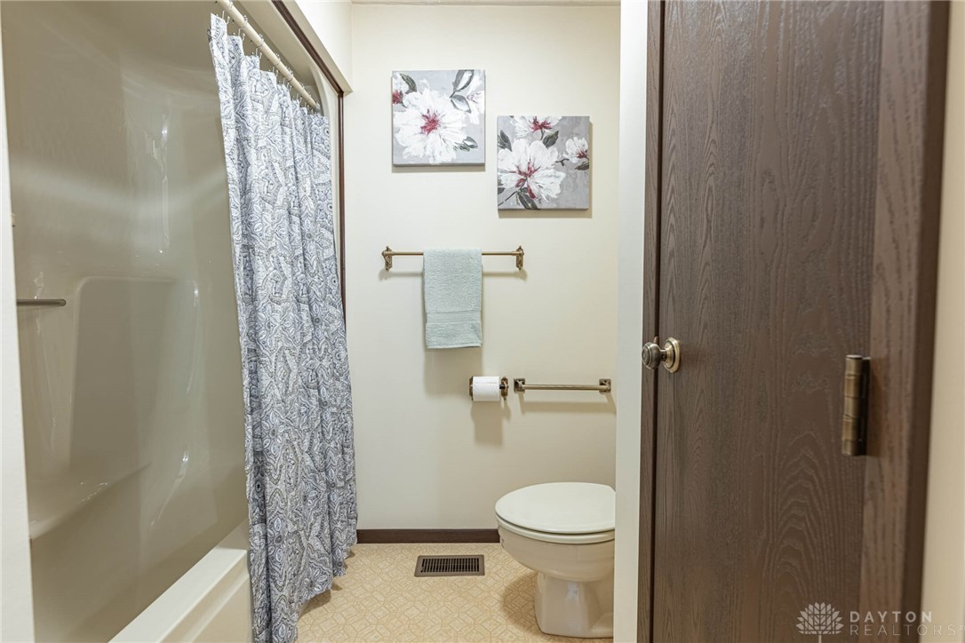 5637 Brampton Road Dayton, OH 45429 - Photo 35 of 48 Hall Bath