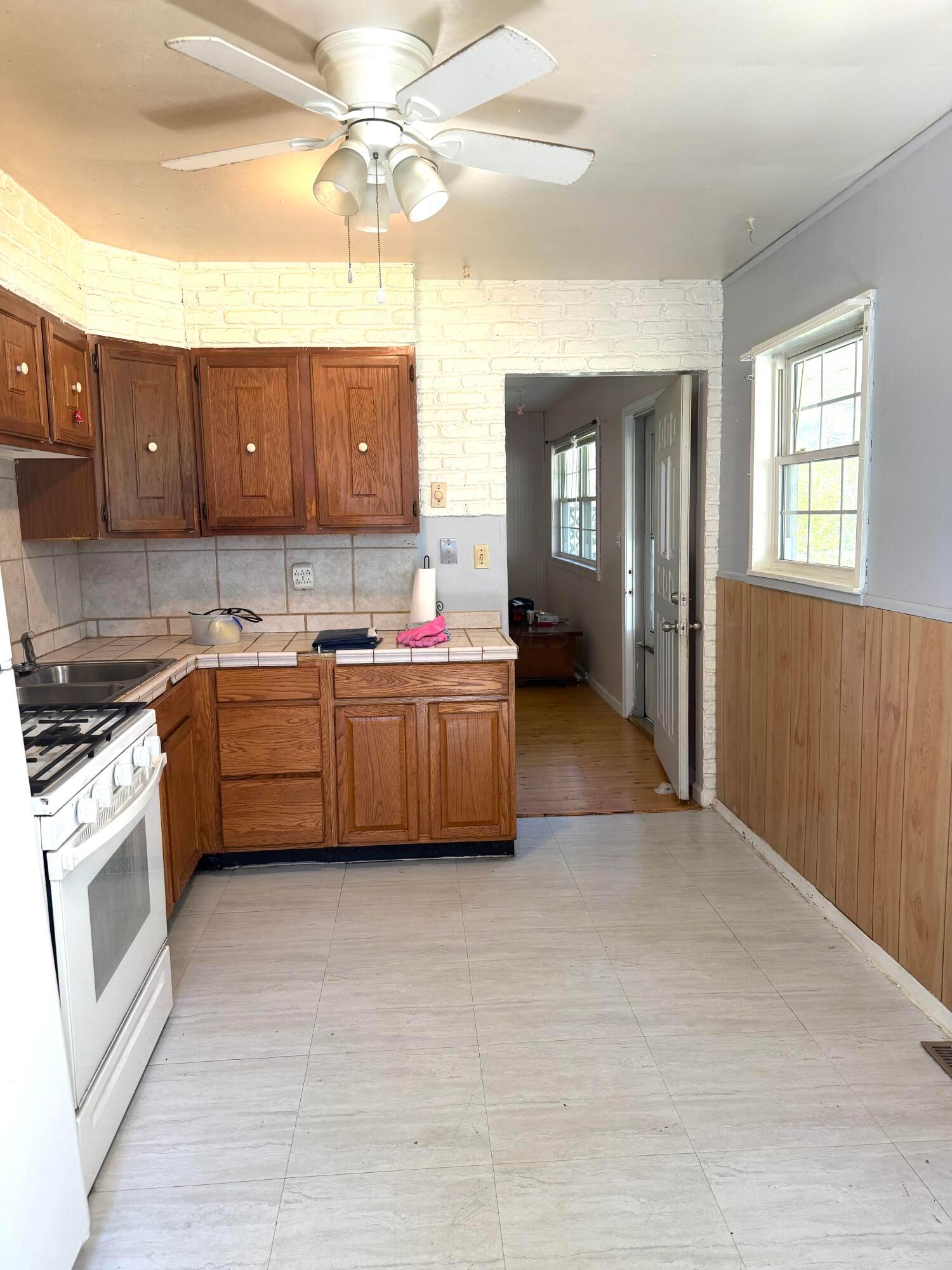 3811 Glenfield Road Columbus, OH 43232 - Photo 6 of 15 IMG_6163