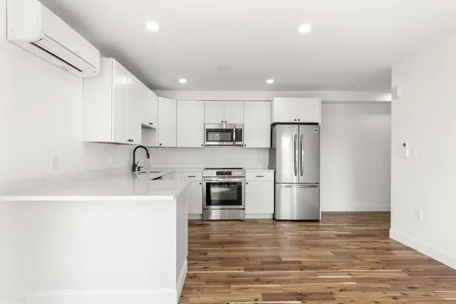 $2,200 | 8 Enon Street, Unit 203, Beverly, MA 01915