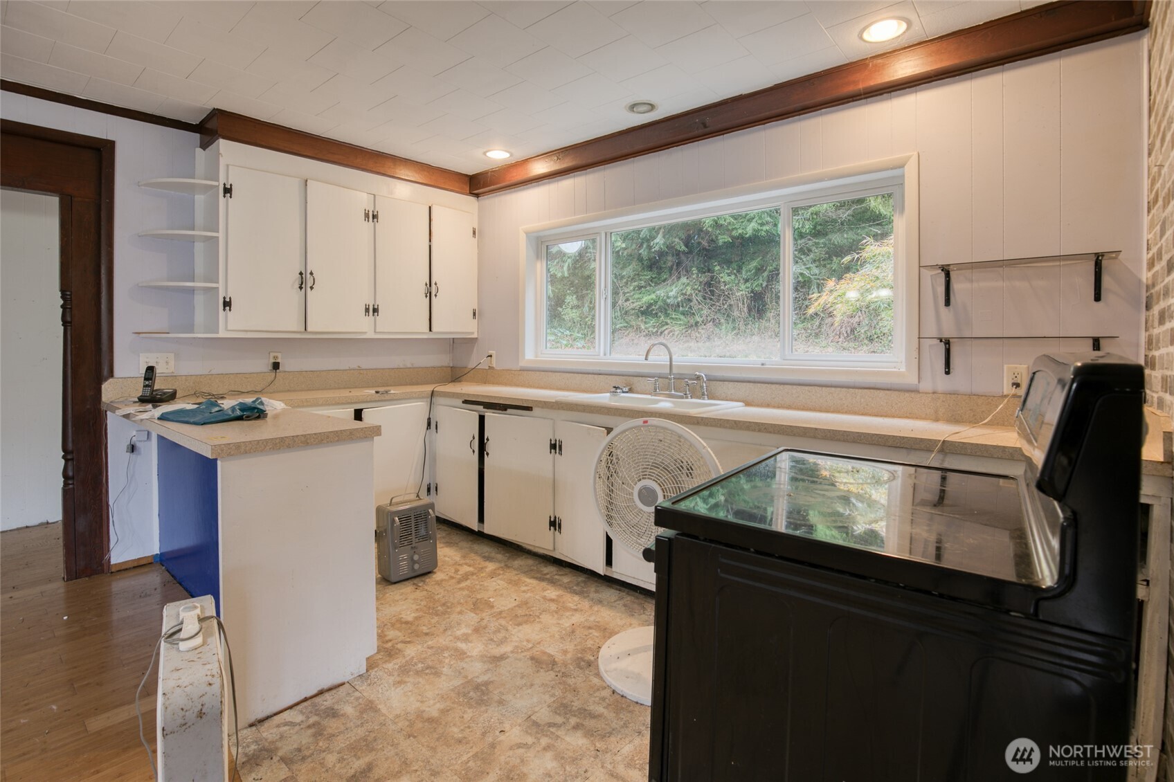 763 Geissler Road Montesano, WA 98563 - Photo 21 of 31 a kitchen with a stove sink and cabinets