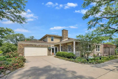 $669,900 | 9761 Elm Terrace, Des Plaines, IL 60016