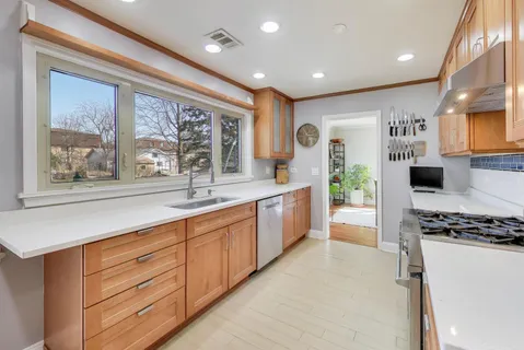 $669,900 | 9761 Elm Terrace, Des Plaines, IL 60016