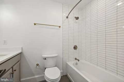 $1,645 | 15 West Girard Street, Unit 105, Wilmington, DE 19801