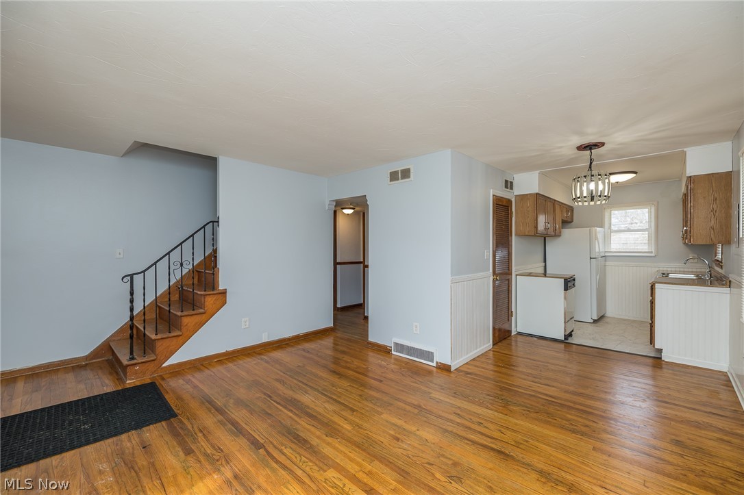 18816 Homeway Road Cleveland, OH 44135 - Photo 3 of 27 Gallery Image 3