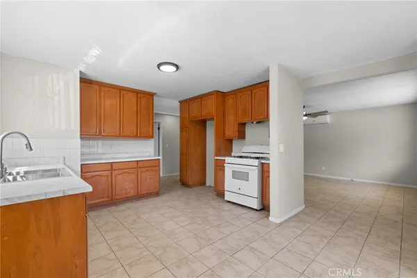 $3,300 | 207 Flora Street, Santa Ana, CA 92707