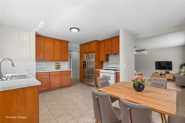 $3,300 | 207 Flora Street, Santa Ana, CA 92707