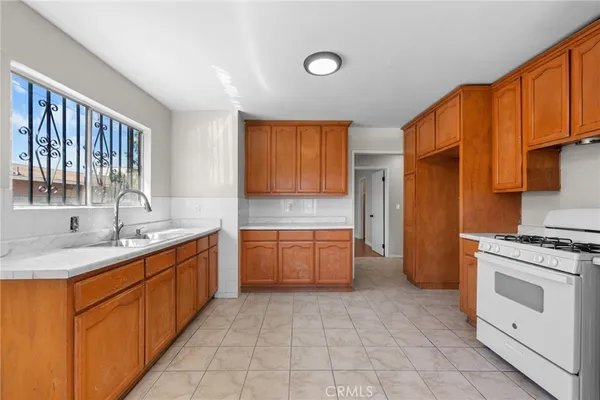 $3,300 | 207 Flora Street, Santa Ana, CA 92707