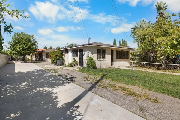 $3,300 | 207 Flora Street, Santa Ana, CA 92707