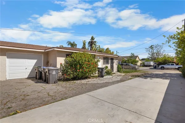$3,300 | 207 Flora Street, Santa Ana, CA 92707