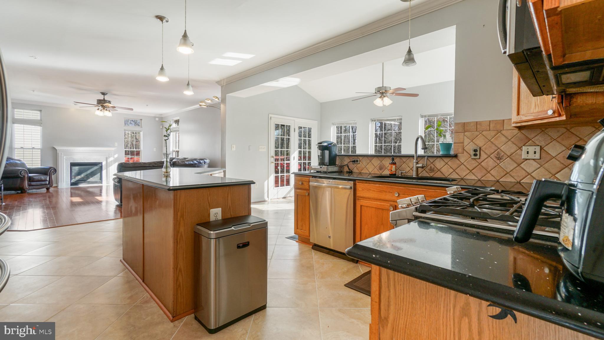9626 Stuart Lane Clinton, MD 20735 - Photo 6 of 29 kitchen , granite countertops ,stainless steel app