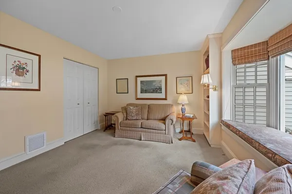 $419,900 | 8 Burns Meadow, Unit 8, Longmeadow, MA 01106