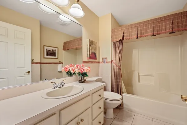 $419,900 | 8 Burns Meadow, Unit 8, Longmeadow, MA 01106