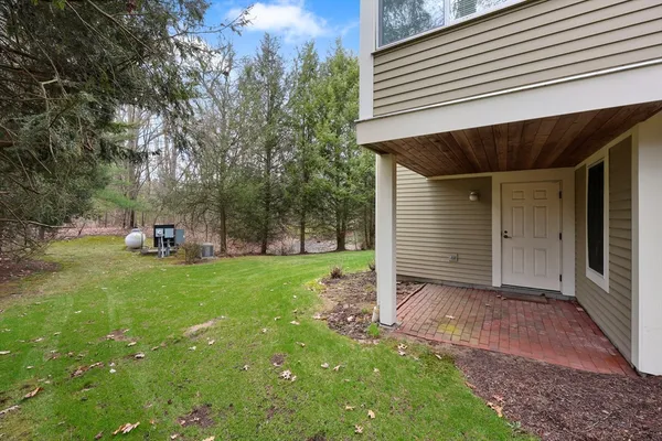 $419,900 | 8 Burns Meadow, Unit 8, Longmeadow, MA 01106