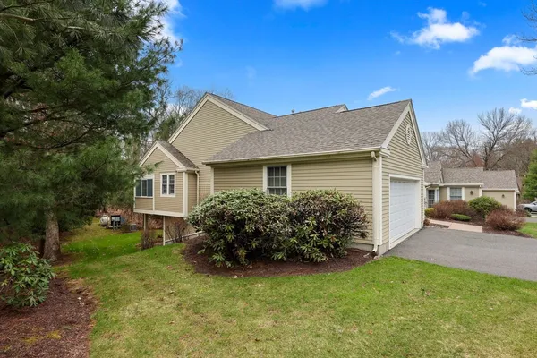 $419,900 | 8 Burns Meadow, Unit 8, Longmeadow, MA 01106