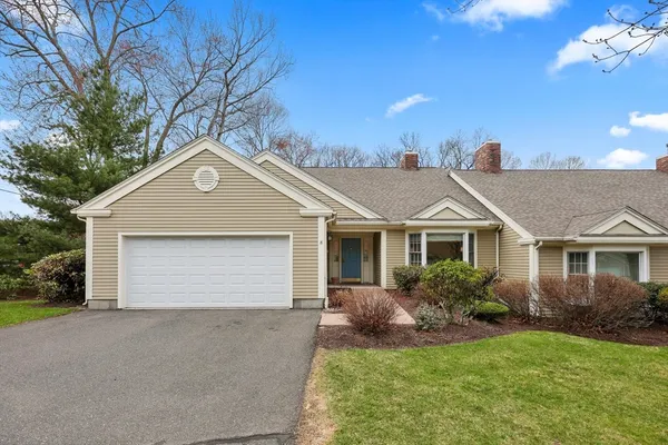 $419,900 | 8 Burns Meadow, Unit 8, Longmeadow, MA 01106