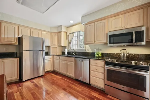 $419,900 | 8 Burns Meadow, Unit 8, Longmeadow, MA 01106