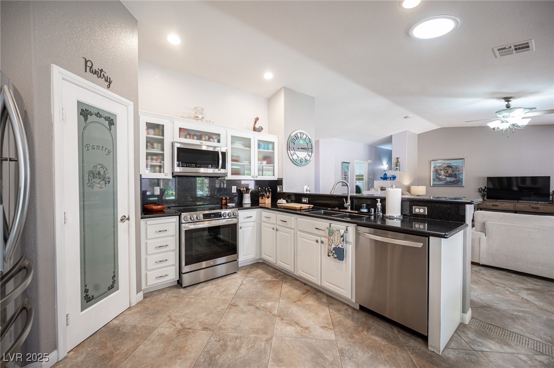 1072 Pennyfeather Road Henderson, NV 89015 - Photo 19 of 80 Gallery Image 19