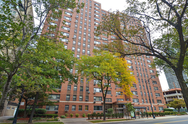 2909 North Sheridan Road, Unit 1212 Chicago, IL 60657 - Photo 1 of 10