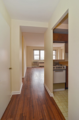 2909 North Sheridan Road, Unit 1212 Chicago, IL 60657 - Photo 2 of 10