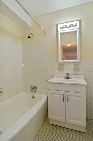 2909 North Sheridan Road, Unit 1212 Chicago, IL 60657 - Photo 8 of 10