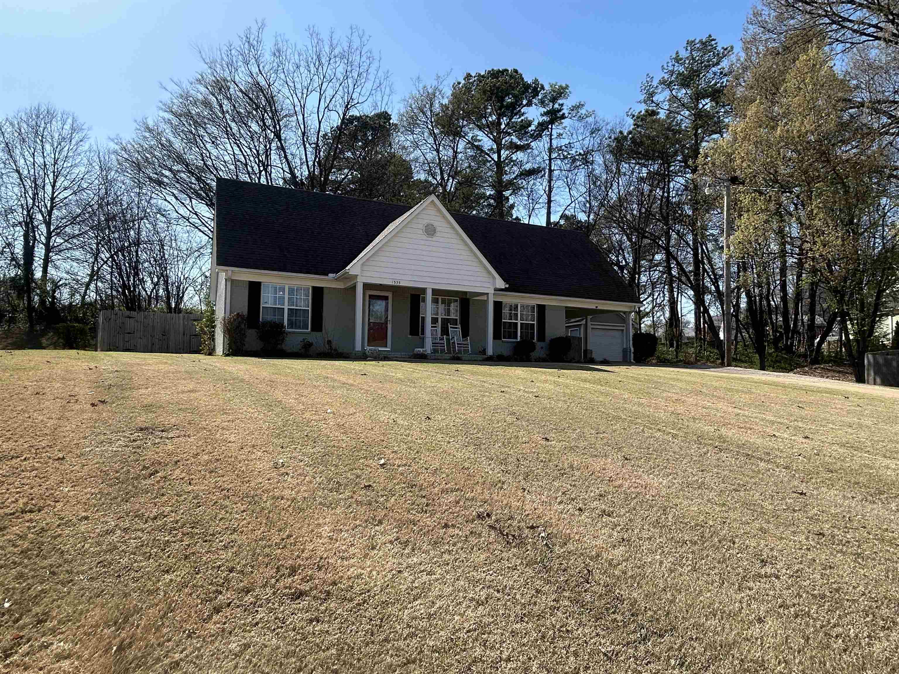 1535 Roane Street Covington, TN 38019 - Photo 2 of 25 Ranch-style home with covered porch and a garage