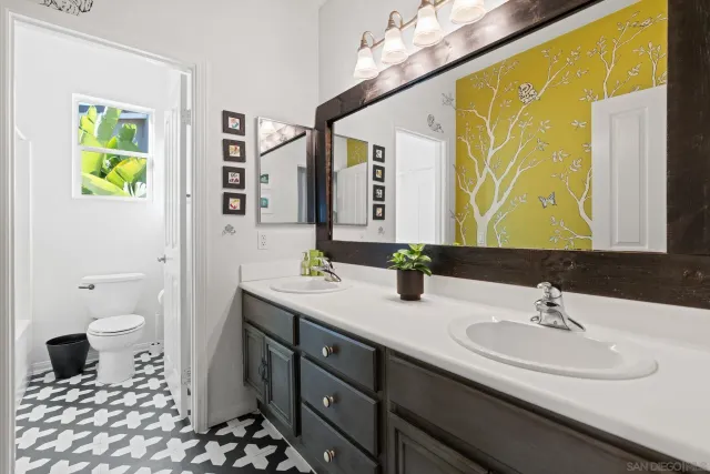 a view of a back yard of the house