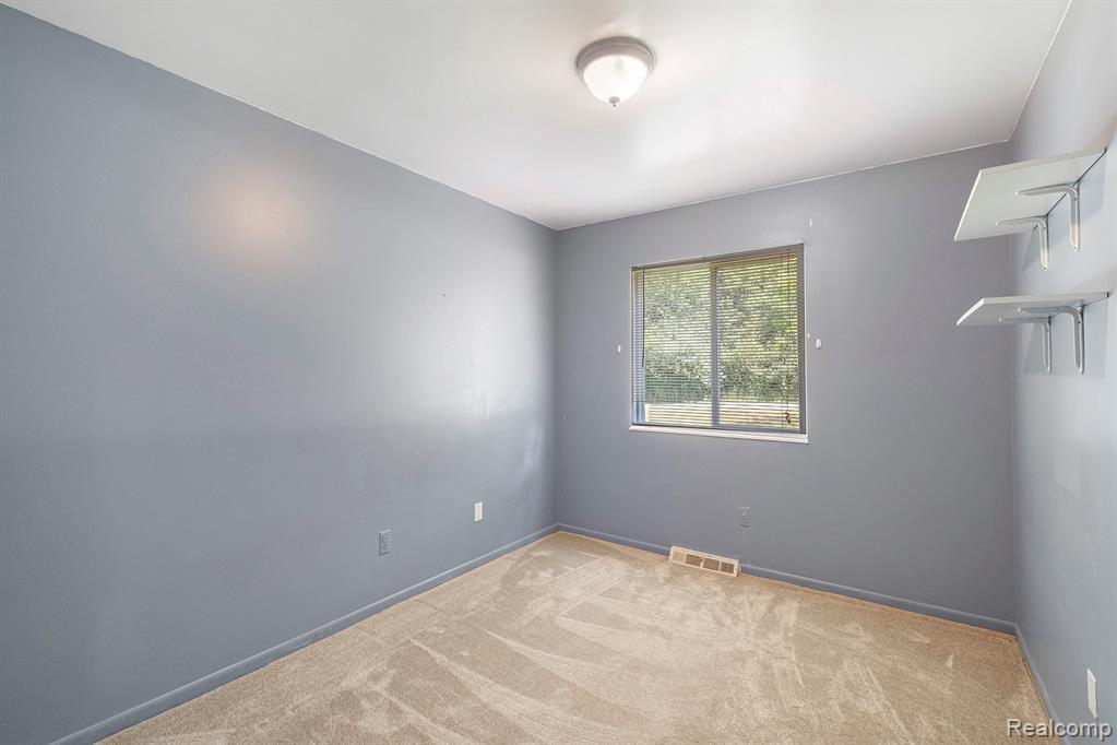 1490 Gage Road Holly, MI 48442 - Photo 9 of 27 Gallery Image 9