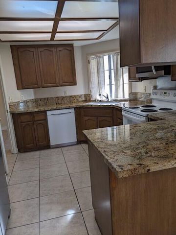 $2,500 | 77638 Calle Las Brisas North, Palm Desert, CA 92211