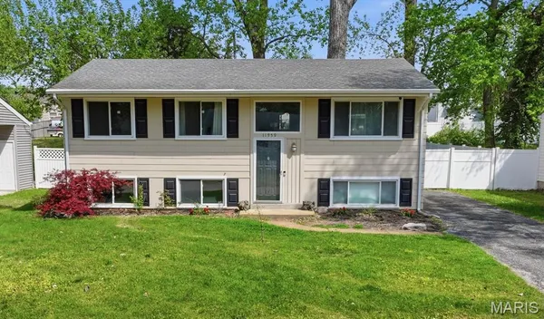 $285,000 | 11959 Brookmont Drive, Maryland Heights, MO 63043