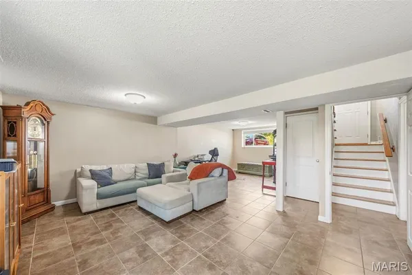 $285,000 | 11959 Brookmont Drive, Maryland Heights, MO 63043