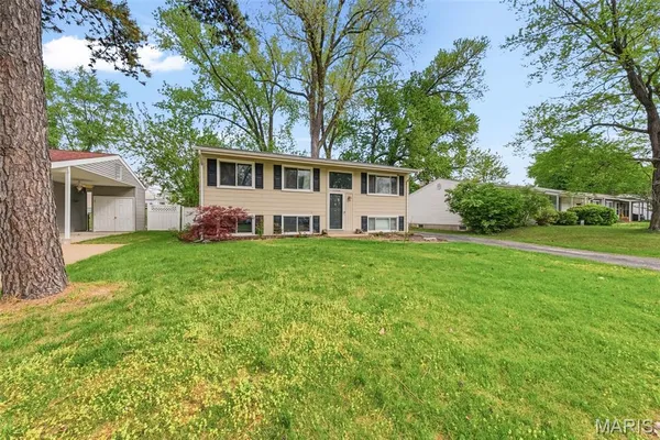 $285,000 | 11959 Brookmont Drive, Maryland Heights, MO 63043