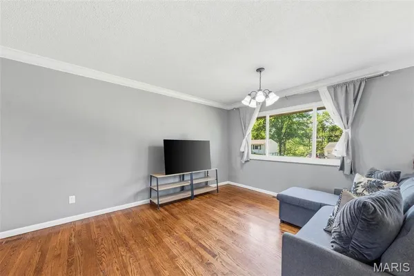 $285,000 | 11959 Brookmont Drive, Maryland Heights, MO 63043