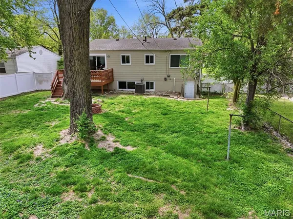 $285,000 | 11959 Brookmont Drive, Maryland Heights, MO 63043