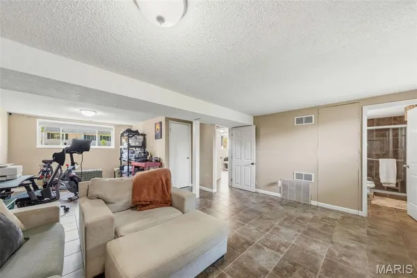 $285,000 | 11959 Brookmont Drive, Maryland Heights, MO 63043