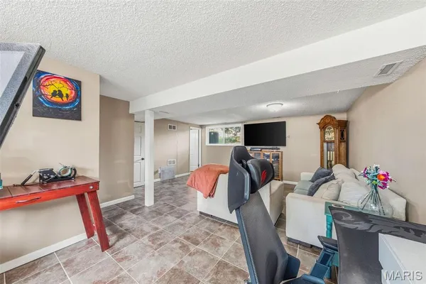 $285,000 | 11959 Brookmont Drive, Maryland Heights, MO 63043