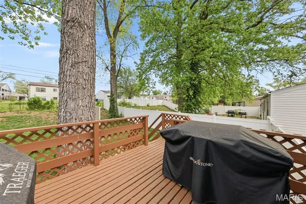 $285,000 | 11959 Brookmont Drive, Maryland Heights, MO 63043