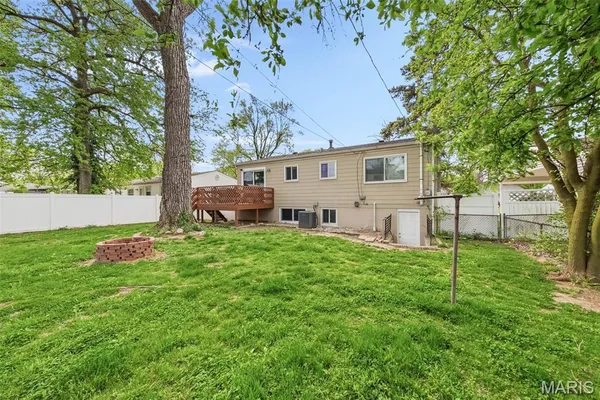 $285,000 | 11959 Brookmont Drive, Maryland Heights, MO 63043