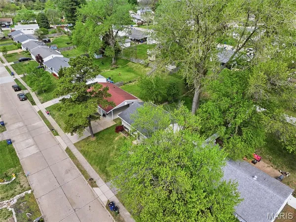 $285,000 | 11959 Brookmont Drive, Maryland Heights, MO 63043